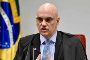 Impeachment de Alexandre de Moraes exigido pela oposição enfrenta obstáculos jurídicos