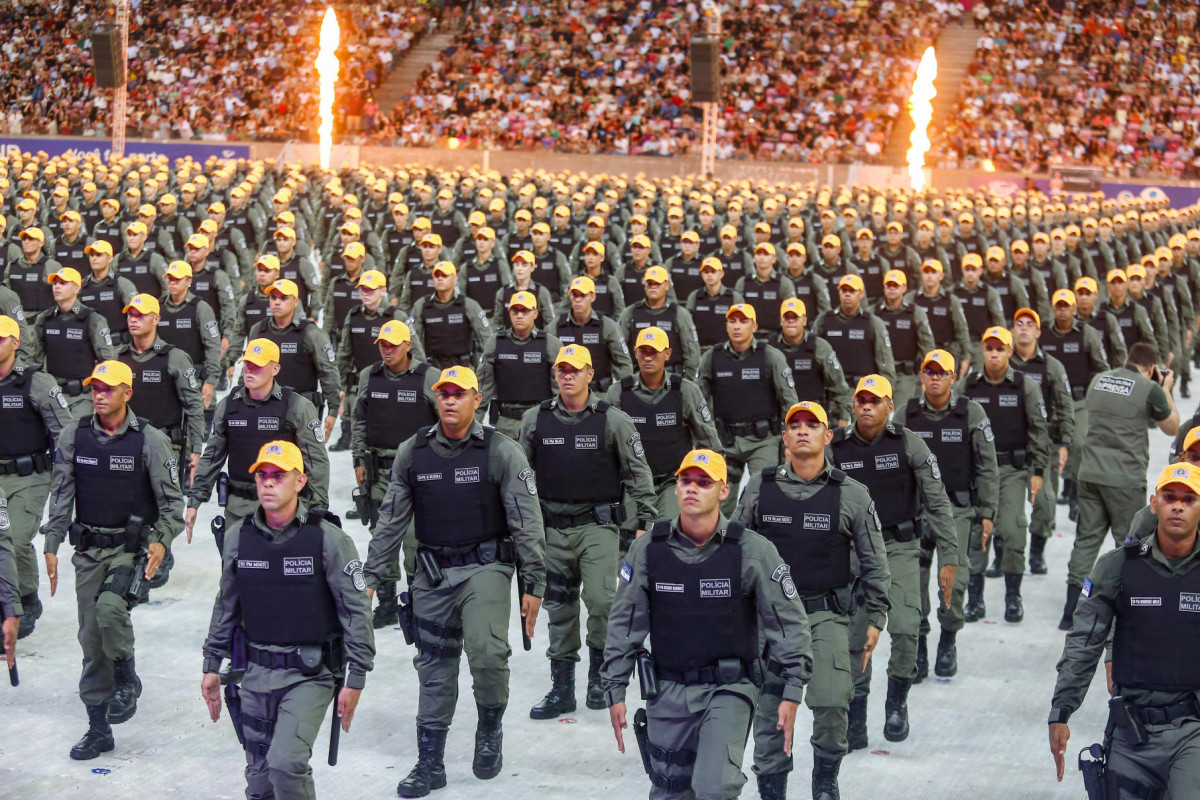Pernambuco empossa 2.299 novos policiais militares para reduzir déficit de efetivo