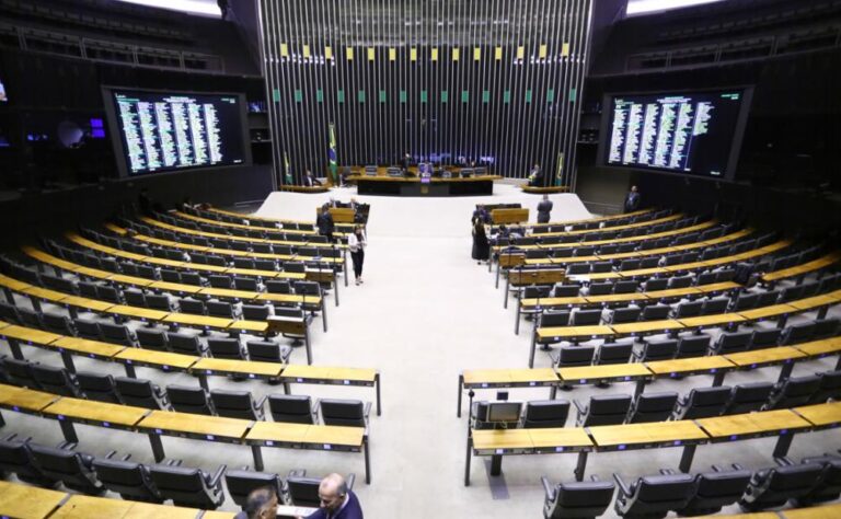 Concurso da Câmara dos Deputados é autorizado; confira cargos e atribuições