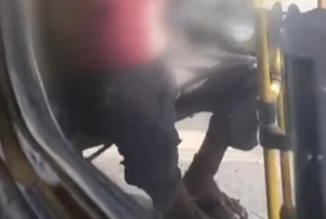 Homem é preso suspeito de importunar sexualmente criança de 8 anos em ônibus em Olinda