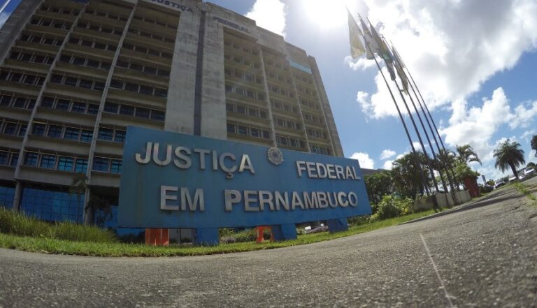 Ex-prefeito de Araçoiaba é condenado por fraude em licitação para o transporte escolar