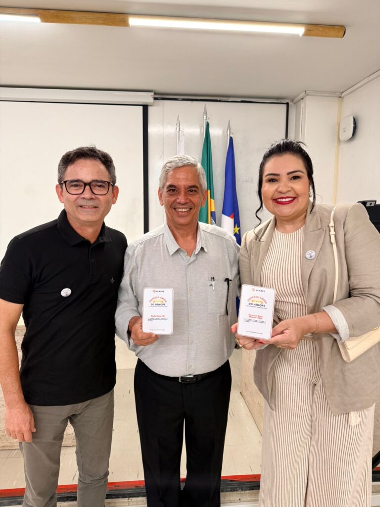 Durante a celebração dos 48 anos do HEMOPE, a UNINASSAU Carpina e o Plano Rosa Master foram homenageados pelo apoio contínuo às campanhas de doação de sangue