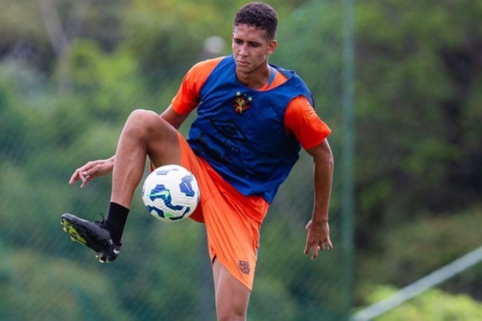 Sport oficializa venda do zagueiro Riquelme ao Botafogo e quita dívidas com clube carioca